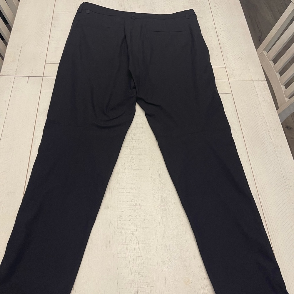 Lululemon men’s pants / chinos / slacks. Black - size 36